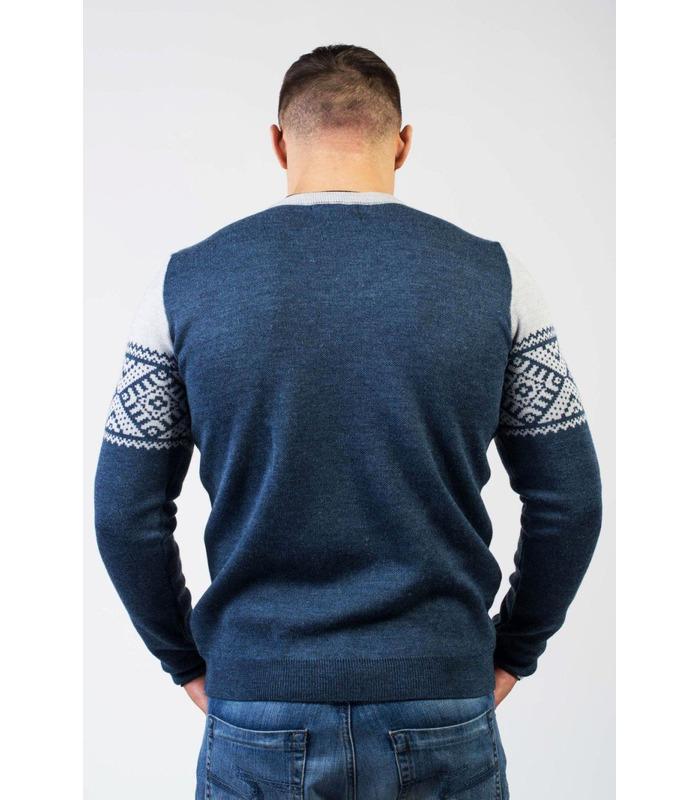 Чоловічий в'язаний светр з українським візерунком (02).