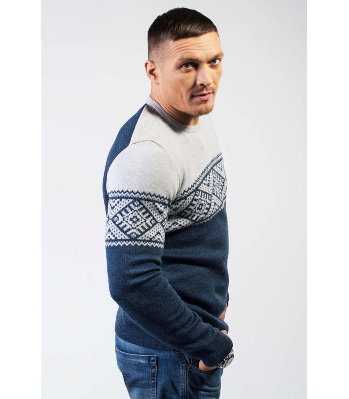 Чоловічий в'язаний светр з українським візерунком (02).