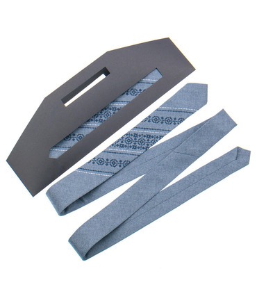 Вузька краватка з вишивкою 851