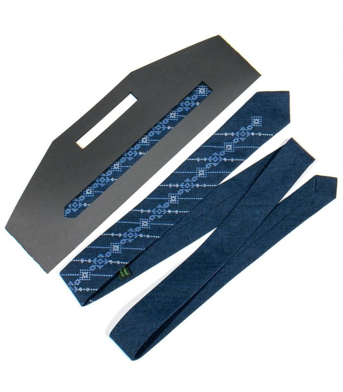 Галстук ᐉ Вышитый галстук синего цвета 773, костюмная ткань ※ Украина