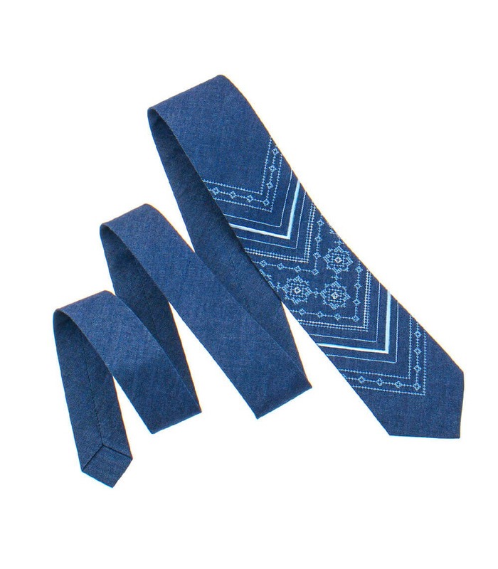 Галстук ᐉ Вышитый галстук синего цвета 897, джинсовая ткань ※ Украина