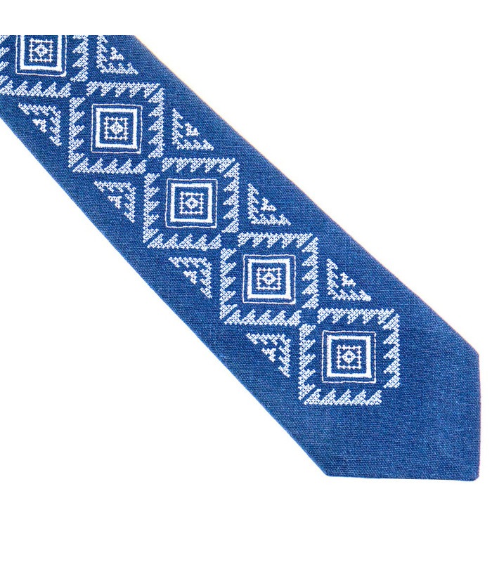 Галстук ᐉ Вышитый галстук синего цвета 929, натуральный лен ※ Украина