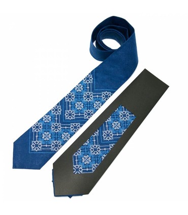 Галстук ᐉ Вышитый галстук синего цвета 676, натуральный лен ※ Украина
