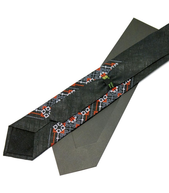 Краватка ᐉ Вишита краватка чорного кольору 679, натуральний льон ※ Україна