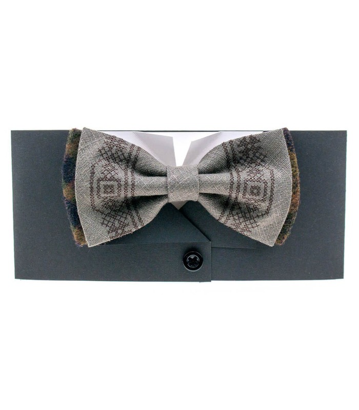 Чоловічий вишитий метелик 944 Limited Edition ᐉ Вишитий з комбінації костюмної тканини ※ Україна