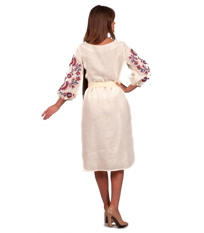 Вишитое льняное платье мод.5025