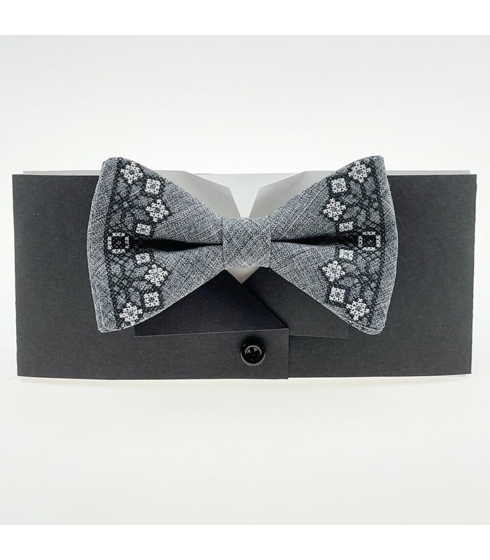 Чоловічий вишитий метелик 952 ᐉ Вишитий з костюмної тканини сірого кольору ※ Україна