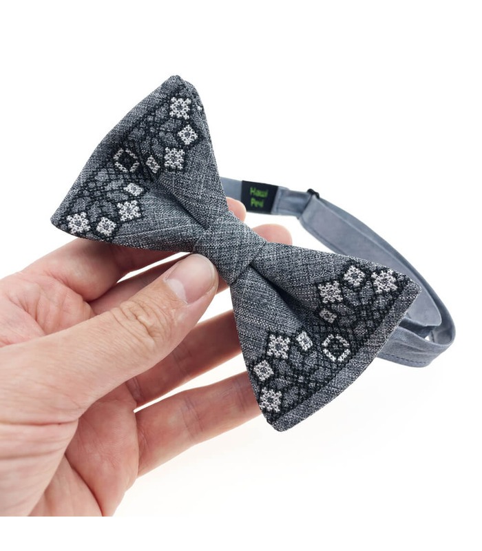 Чоловічий вишитий метелик 952 ᐉ Вишитий з костюмної тканини сірого кольору ※ Україна