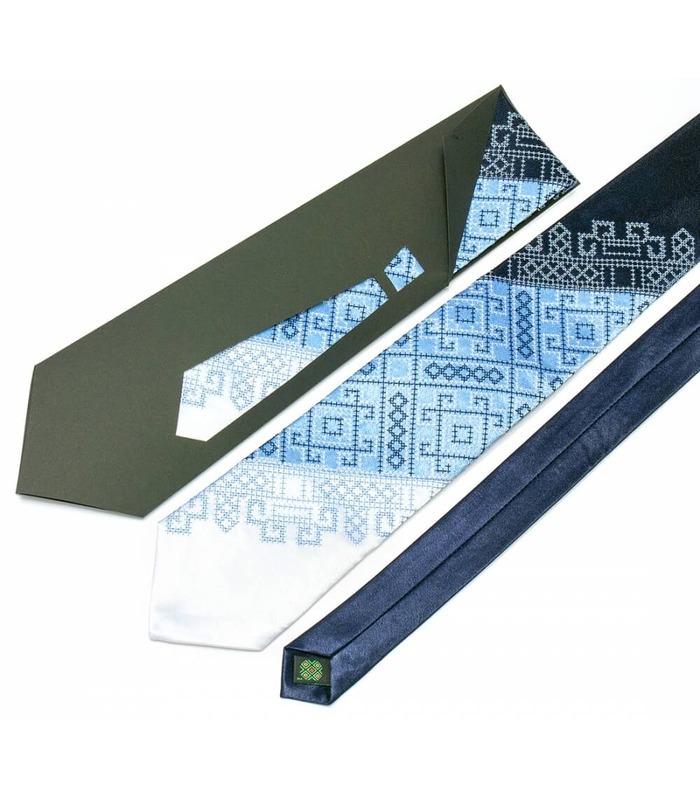 Краватка ᐉ Вишита краватка синього кольору Синє Тріо, сатин трьох кольорів ※ Україна