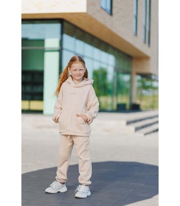 світлий дитячий костюм