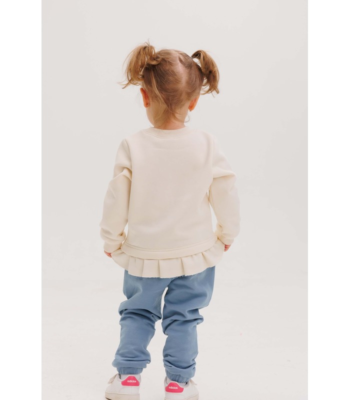 Дитячий джемпер ДЖ333 (200) - молочний дитячий джемпер з воланом та написом від МамаТато