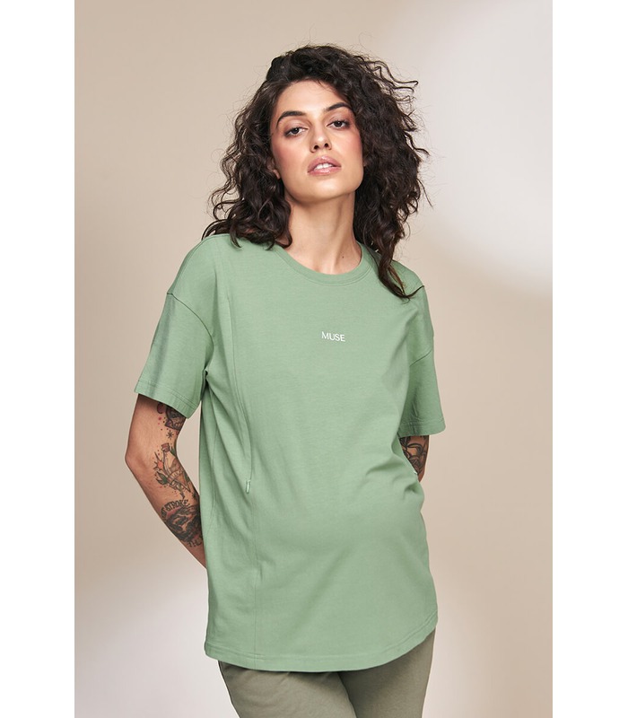 зеленая футболка беременной