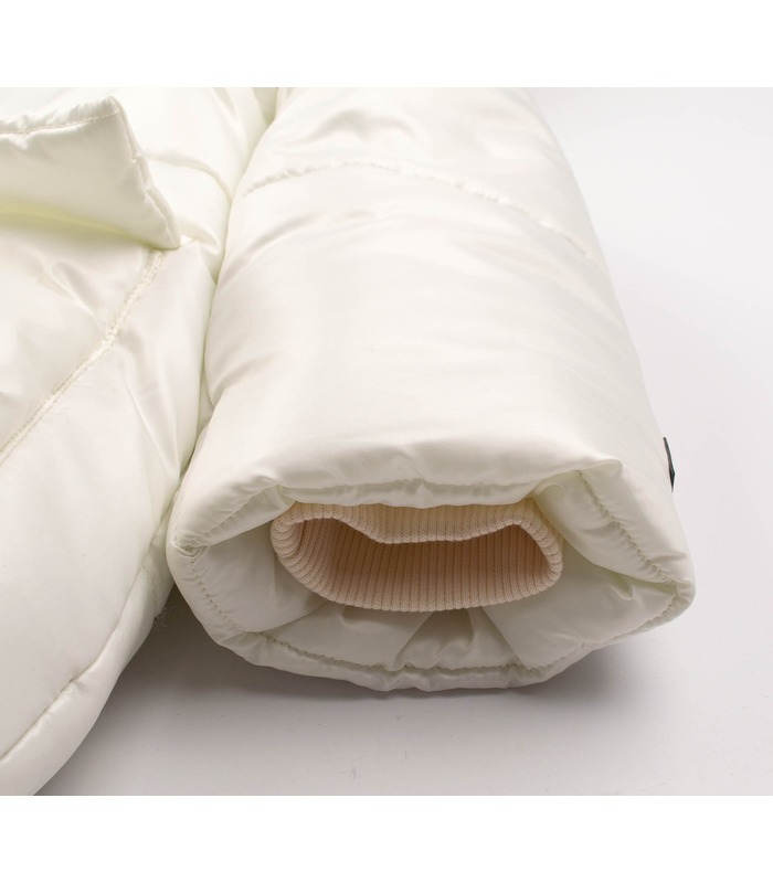 светлая детская куртка