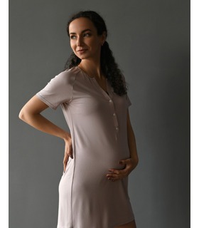 Универсальная ночнушка Лейзи мод.24190 PP - пудровая ночная рубашка с коротким рукавом от МамаТато