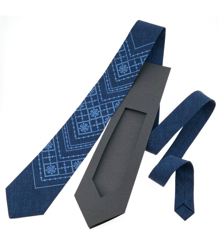 Галстук ᐉ Вышитый галстук синего цвета 967, костюмная ткань ※ Украина
