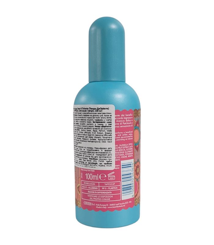 Флакон духов бренда Tesori d'Oriente. Синяя бутылка с меткой, содержащей текст на разных языках. Объем бутылки – 100 мл.