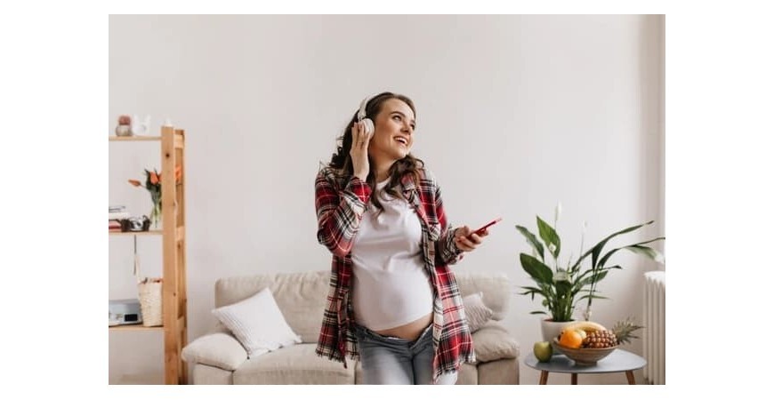 Штаны беременным: основные три вида
